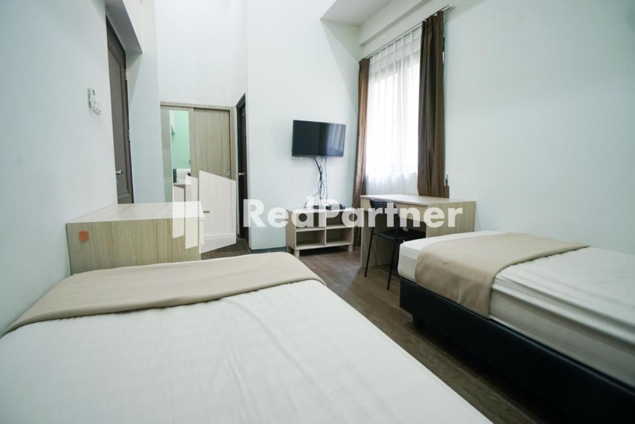 Hotel Toba Mansion Syariah Near Benhil Redpartner Jakarta