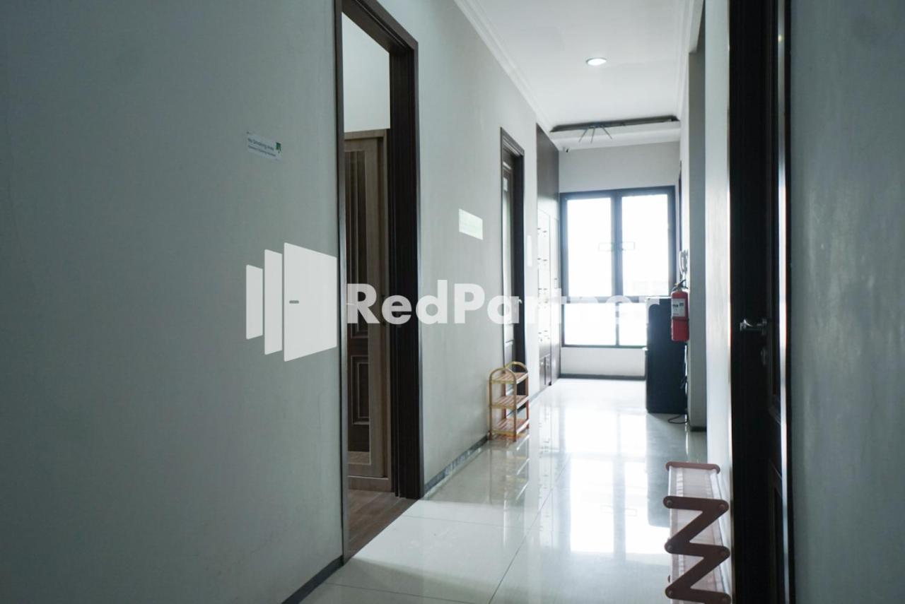 Hotel Toba Mansion Syariah Near Benhil Redpartner Jakarta